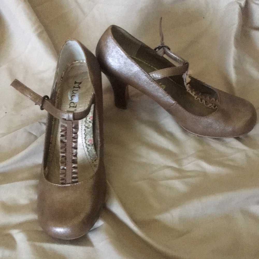 Brown/ Gold Heels